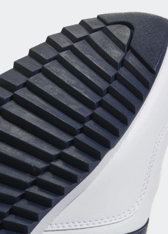 Белые демисезонные кроссовки adidas