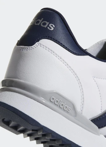 Белые демисезонные кроссовки adidas