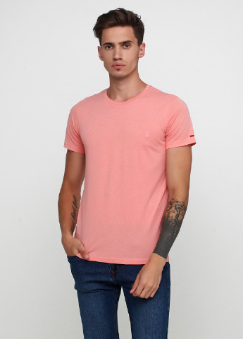 Розовая летняя футболка Castro