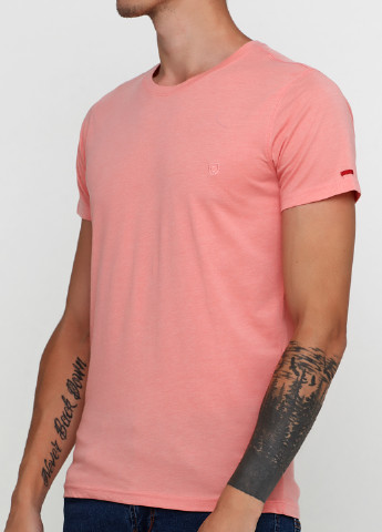 Розовая летняя футболка Castro