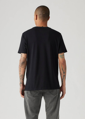 Черная футболка Levi's