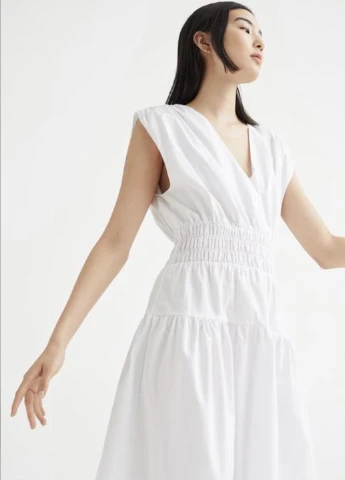 Белое кэжуал платье H&M однотонное