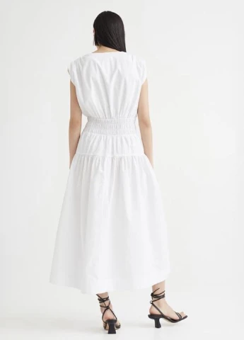 Белое кэжуал платье H&M однотонное