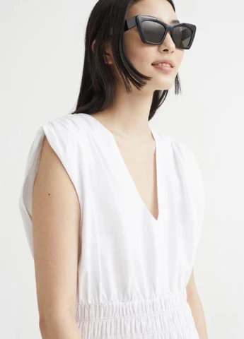 Белое кэжуал платье H&M однотонное