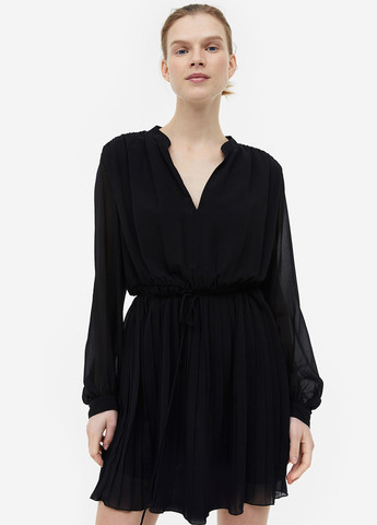 Чорна кежуал сукня плісована H&M однотонна