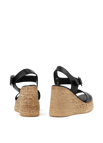 Черные босоножки Le'BERDES с ремешком