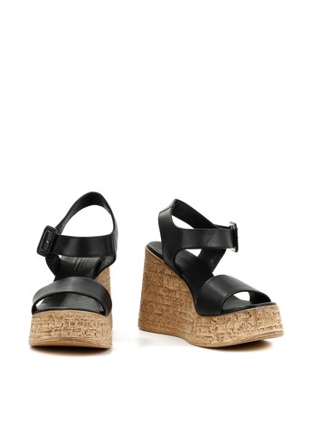 Черные босоножки Le'BERDES с ремешком