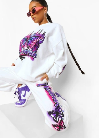 Белый свитшот Boohoo бабочки без декора (235538641)