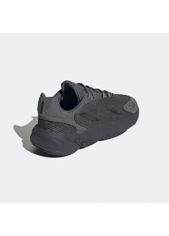 Черные демисезонные кроссовки adidas