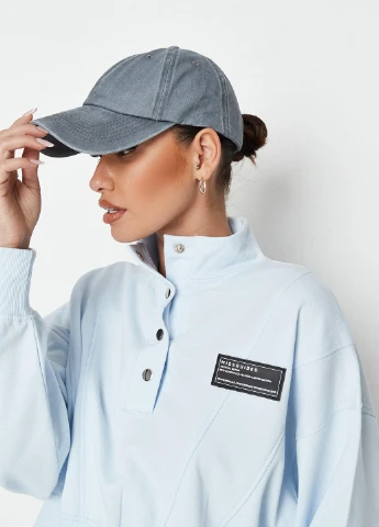 Голубой свитшот Missguided однотонный нашивки (261407215)