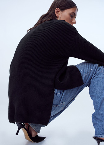 Чорний зимовий светр H&M