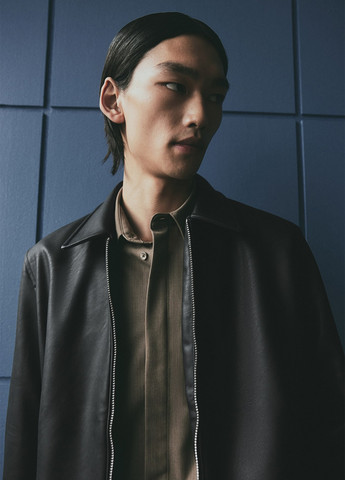 Черная демисезонная куртка H&M