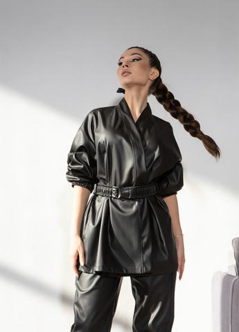 Чорна демісезонна куртка TOTALFIT