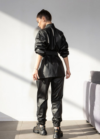 Чорна демісезонна куртка TOTALFIT