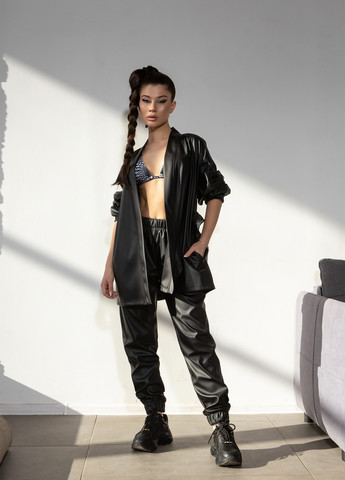 Чорна демісезонна куртка TOTALFIT