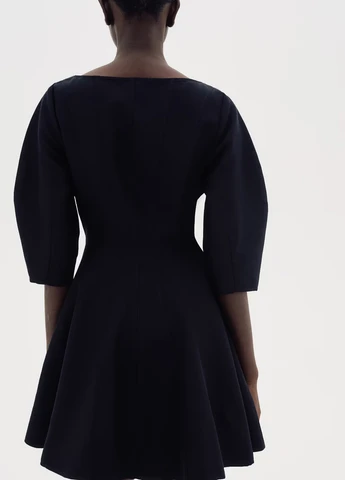 Черное кэжуал платье клеш H&M однотонное