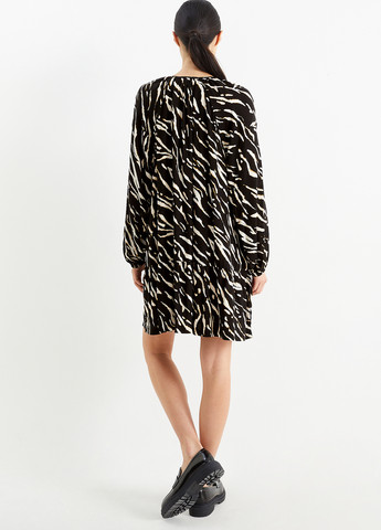 Черное кэжуал платье а-силуэт C&A с абстрактным узором