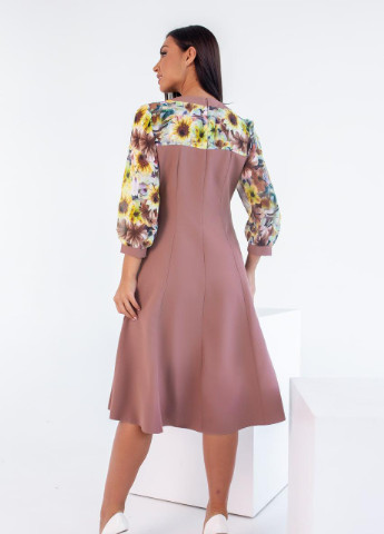 Темно-бежевое женское платье со вставками из принтованого шифона бежевое 381706 New Trend