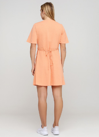 Персиковое коктейльное платье H&M однотонное