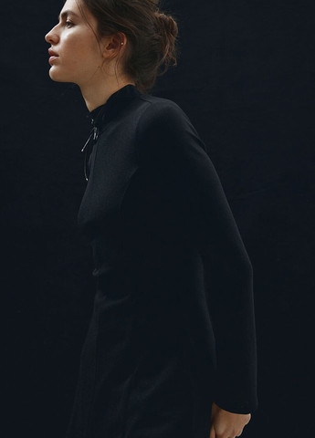 Черное кэжуал платье клеш H&M однотонное