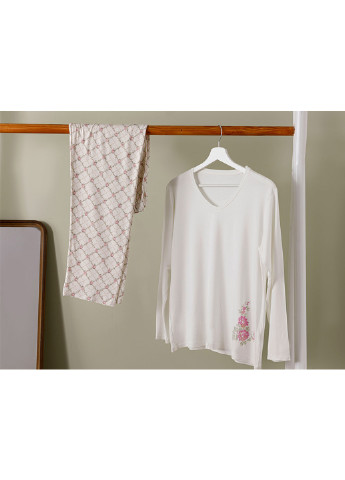 Белая всесезон пижама (лонгслив, брюки) лонгслив + брюки English Home