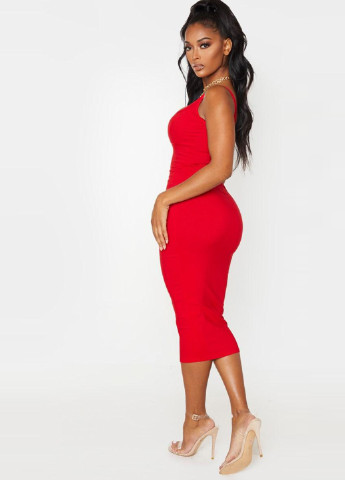 Красное коктейльное платье платье-майка PrettyLittleThing однотонное