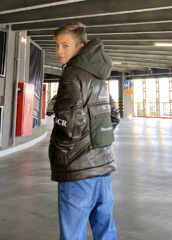 Оливковая (хаки) демисезонная куртка з карманом-рюкзаком No Brand Рокки