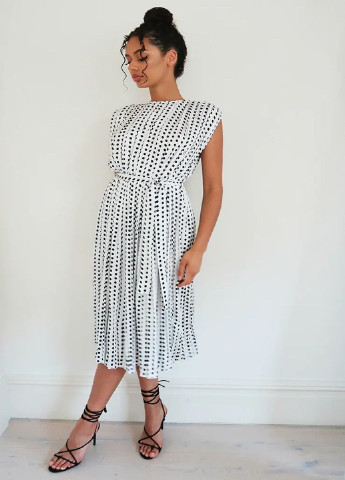Чорно-білий кежуал сукня PrettyLittleThing в горошок