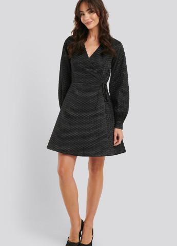 Черное кэжуал платье NA-KD однотонное