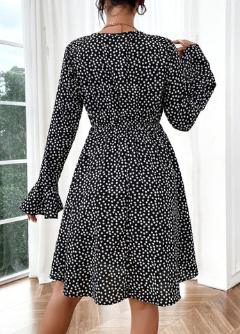 Черное кэжуал платье клеш SHEIN с цветочным принтом