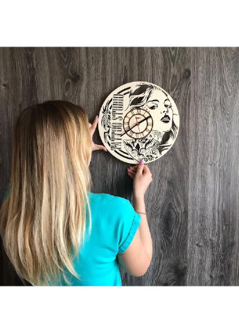 Настенные часы из дерева в тату салон 7Arts (253566469)