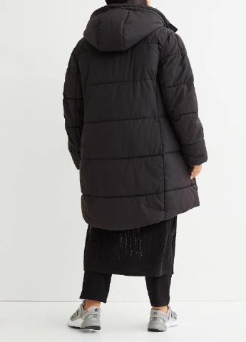 Черная зимняя куртка H&M