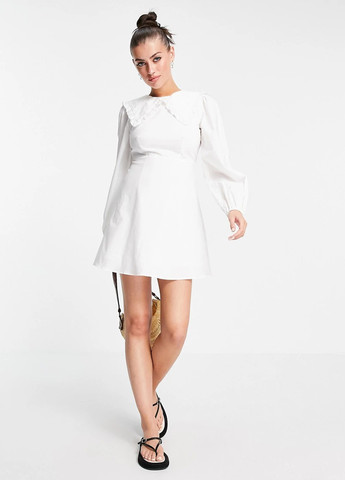Белое кэжуал платье с открытой спиной Fashion Union однотонное