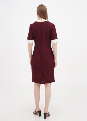 Бордовое кэжуал платье футляр Rebecca Tatti однотонное