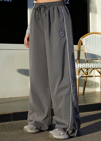 Серые спортивные демисезонные брюки SHEIN