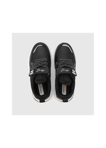 Черные демисезонные кроссовки Alessio