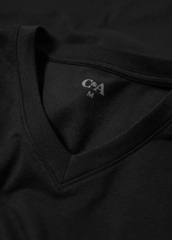 Чорна футболка з бавовни C&A