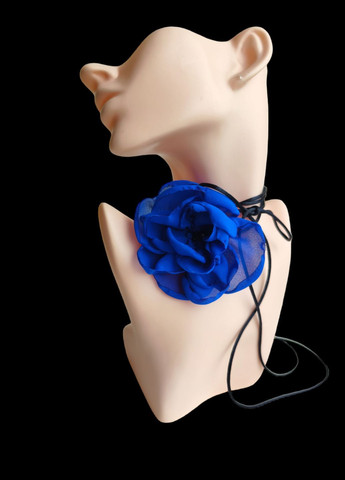 Трендовий чокер шовкова троянда синього кольору на шнурку, квітка чокер, прикраса на шию з трояндою Ksenija Vitali (261855922)