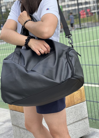 Жіноча чорна спортивна сумка на 30L з відділом для взуття No Brand x (262453921)