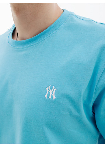 Голубая мужская футболка new york yankees base runner голубой 47 Brand