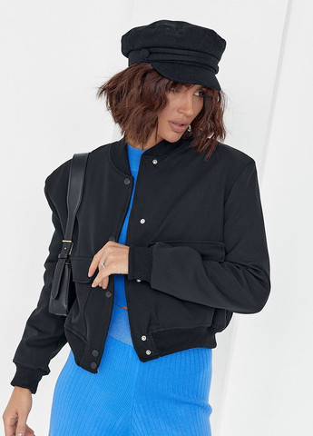 Черная демисезонная женская куртка-бомбер с накладными карманами Lurex