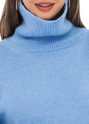 Голубой свитер оверсайз с высоким воротником-стойка. SVTR