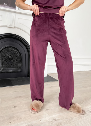 Бордовая всесезон велюровая женская пижама: брюки, футболка бордового цвета 100000302 футболка + брюки Merlini Медио