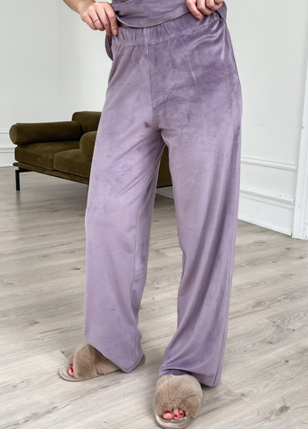 Пудрова всесезон велюрова жіноча піжама: штани, футболка темно-пудрового кольору медіо 100000303 футболка + штани Merlini Медио