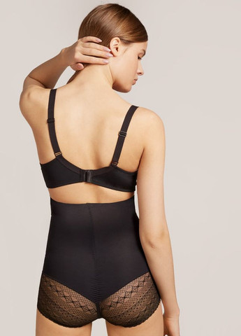 Чёрный мягкий бюстгальтер с кружевом Gisela с косточками