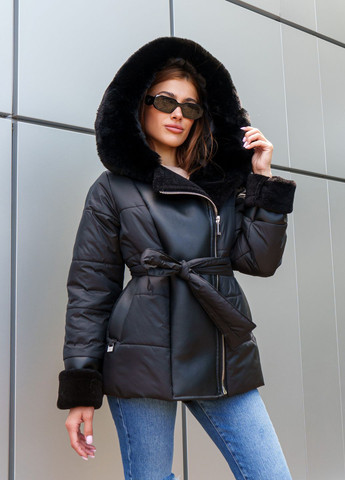 Чорна зимня куртка MN