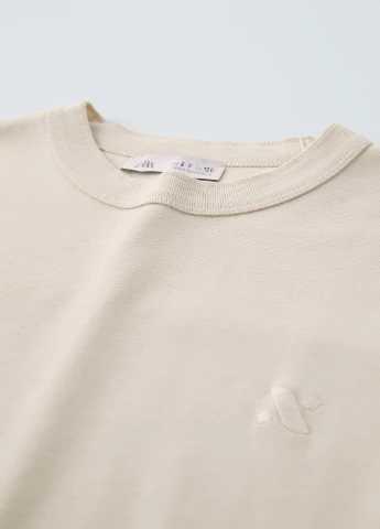 Светло-бежевая летняя футболка Zara