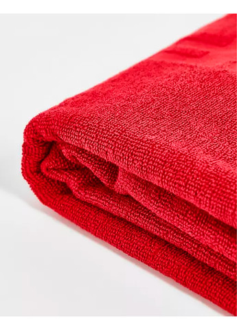 Червоний пляжний рушник з портретом Karl Lagerfeld (263776310)