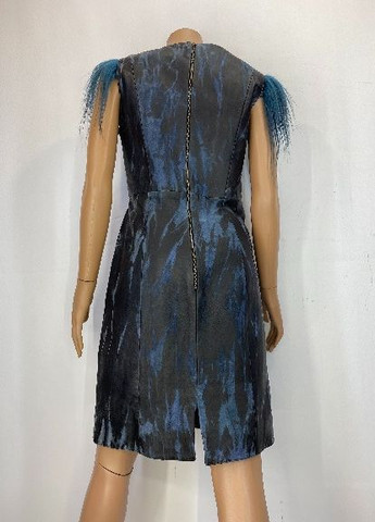 Чорна коктейльна сукня футляр Felder Felder з абстрактним візерунком