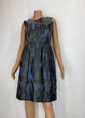 Чорна коктейльна сукня футляр Felder Felder з абстрактним візерунком